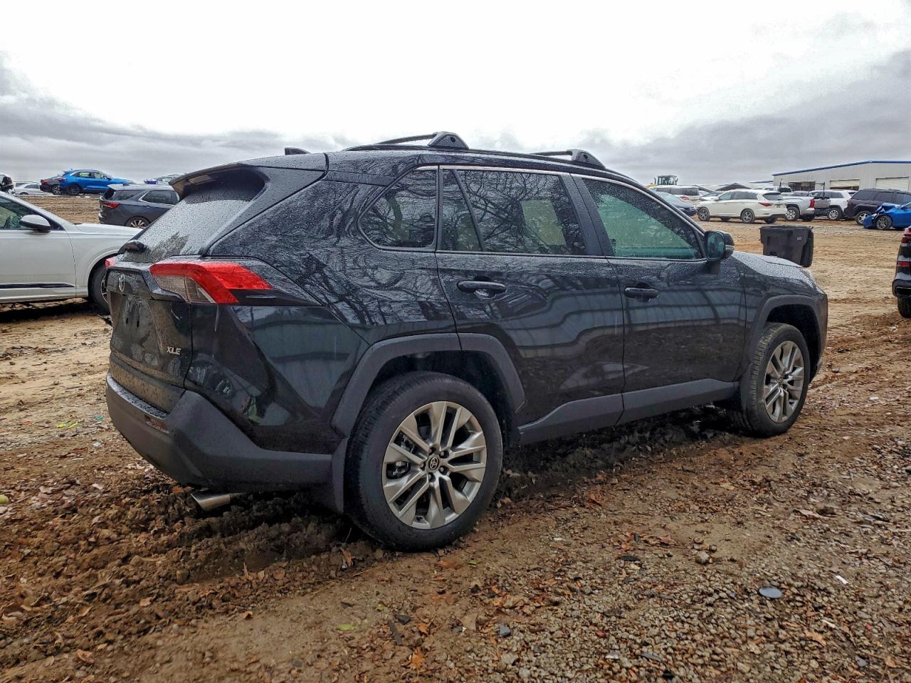 2024 TOYOTA RAV4 XLE PREMIUM photo 3
