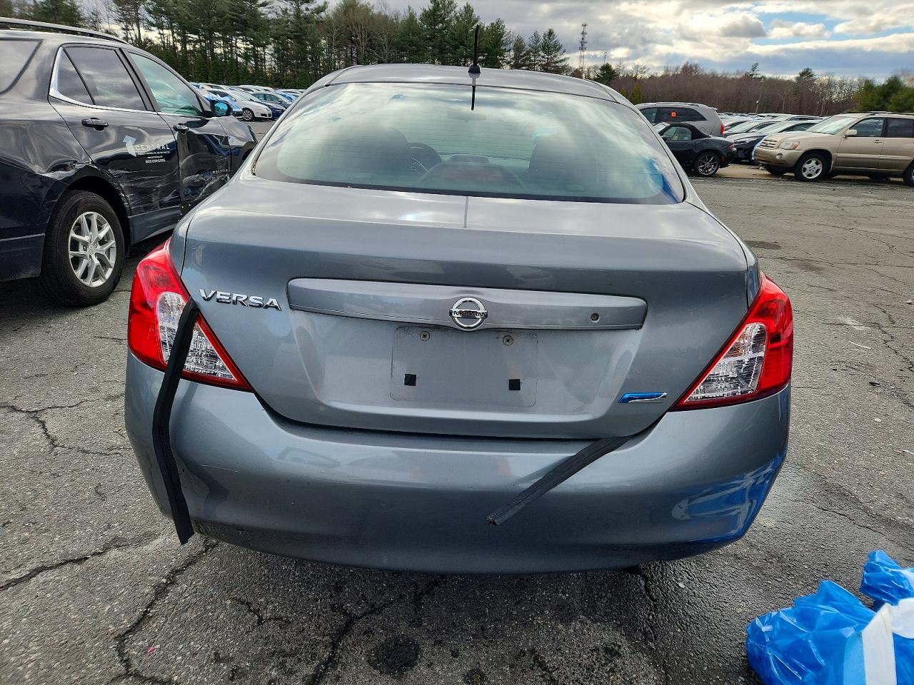 2014 NISSAN VERSA S photo 6