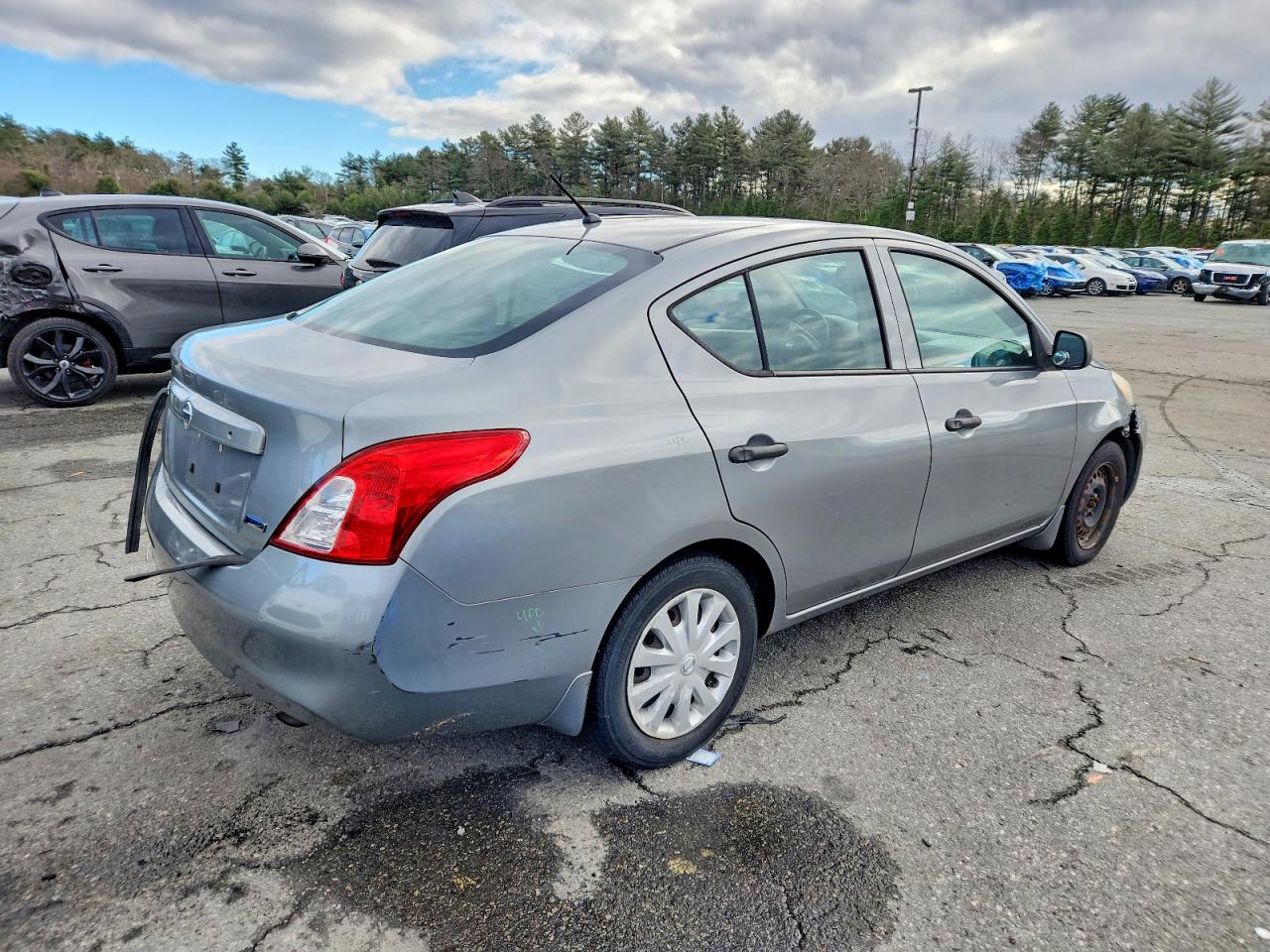 2014 NISSAN VERSA S photo 3