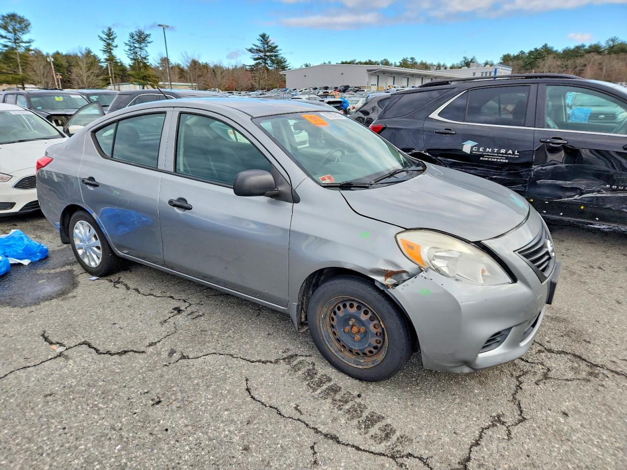 2014 NISSAN VERSA S photo 4