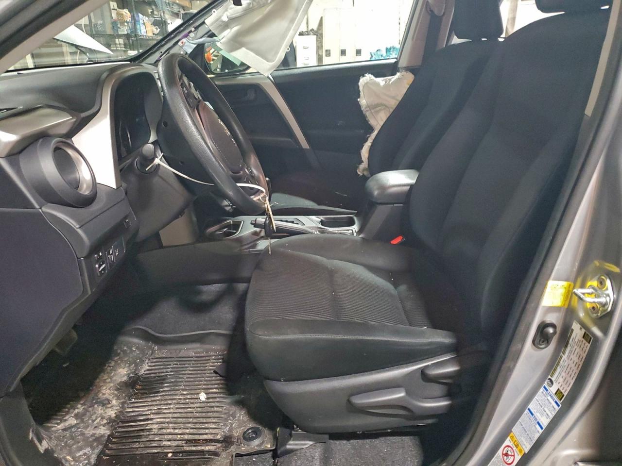 2017 TOYOTA RAV4 LE photo 7