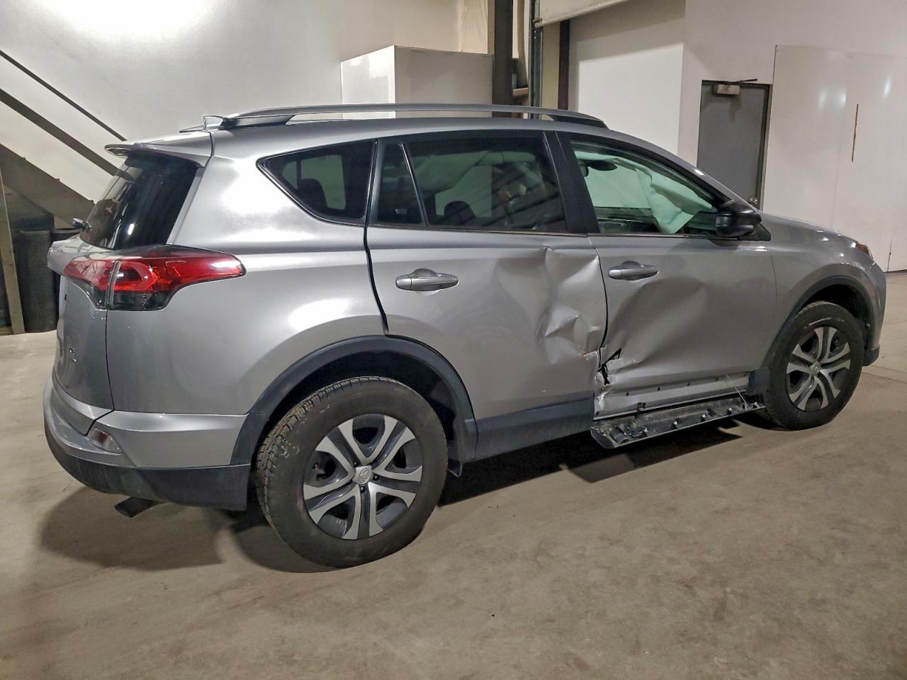2017 TOYOTA RAV4 LE photo 3
