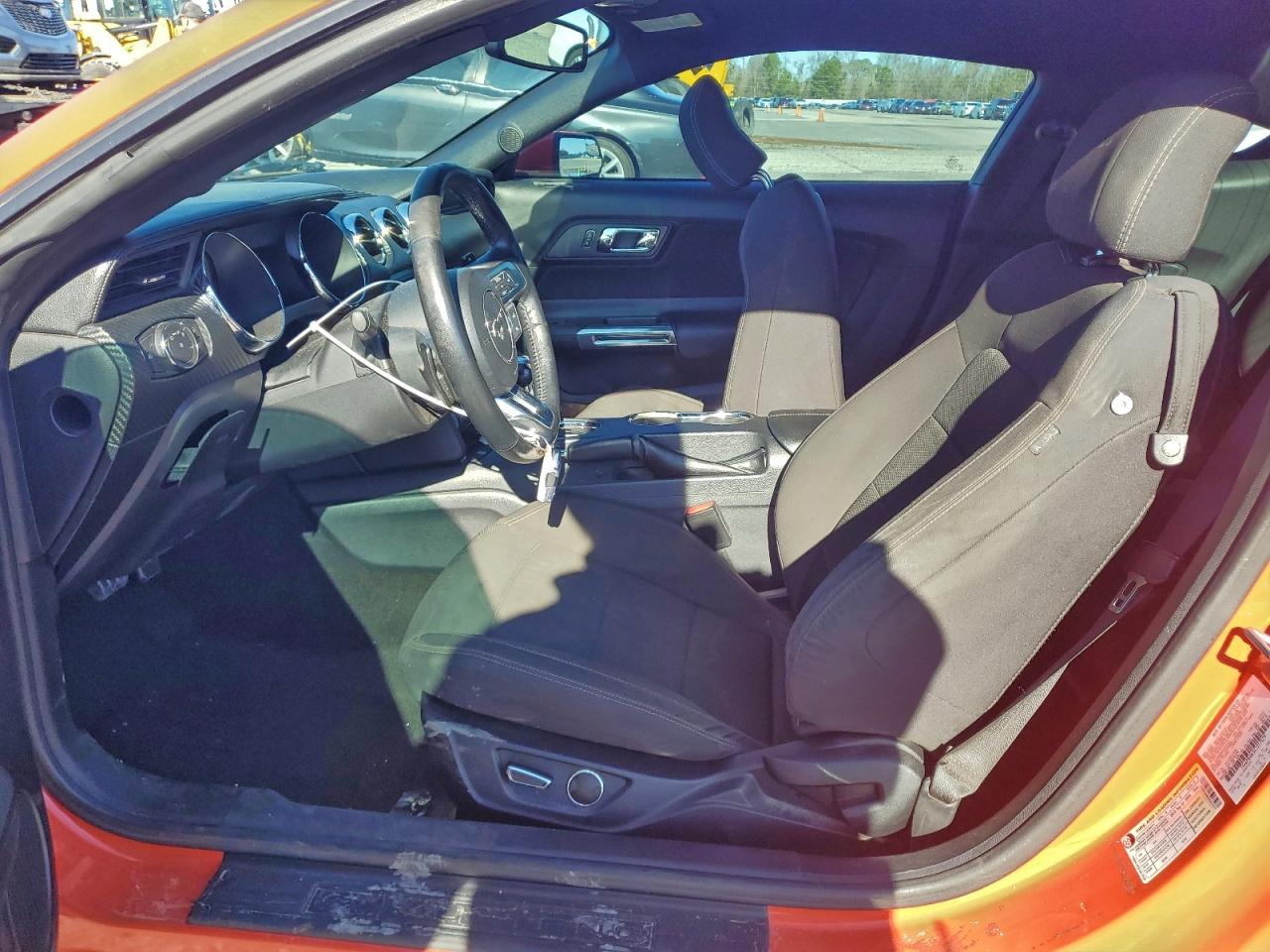 2016 FORD MUSTANG photo 19