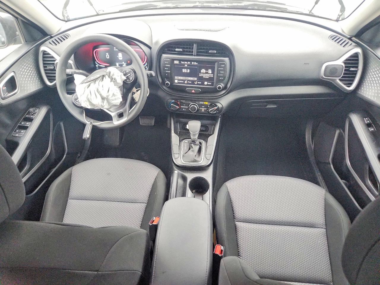 2025 KIA SOUL LX photo 8