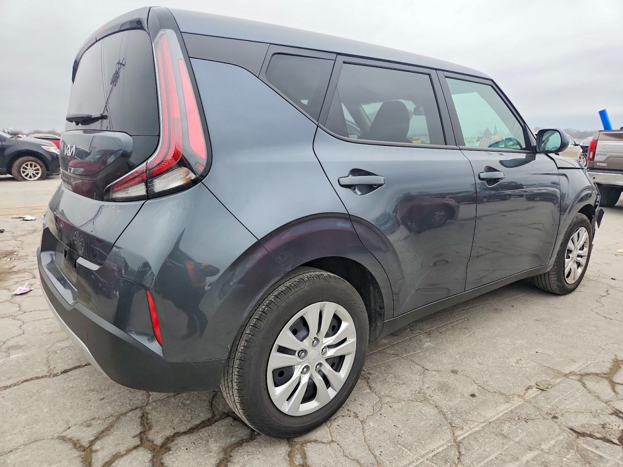 2025 KIA SOUL LX photo 3