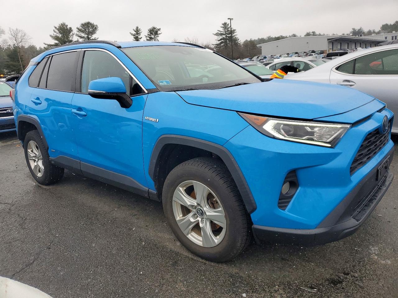 2019 TOYOTA RAV4 XLE photo 4