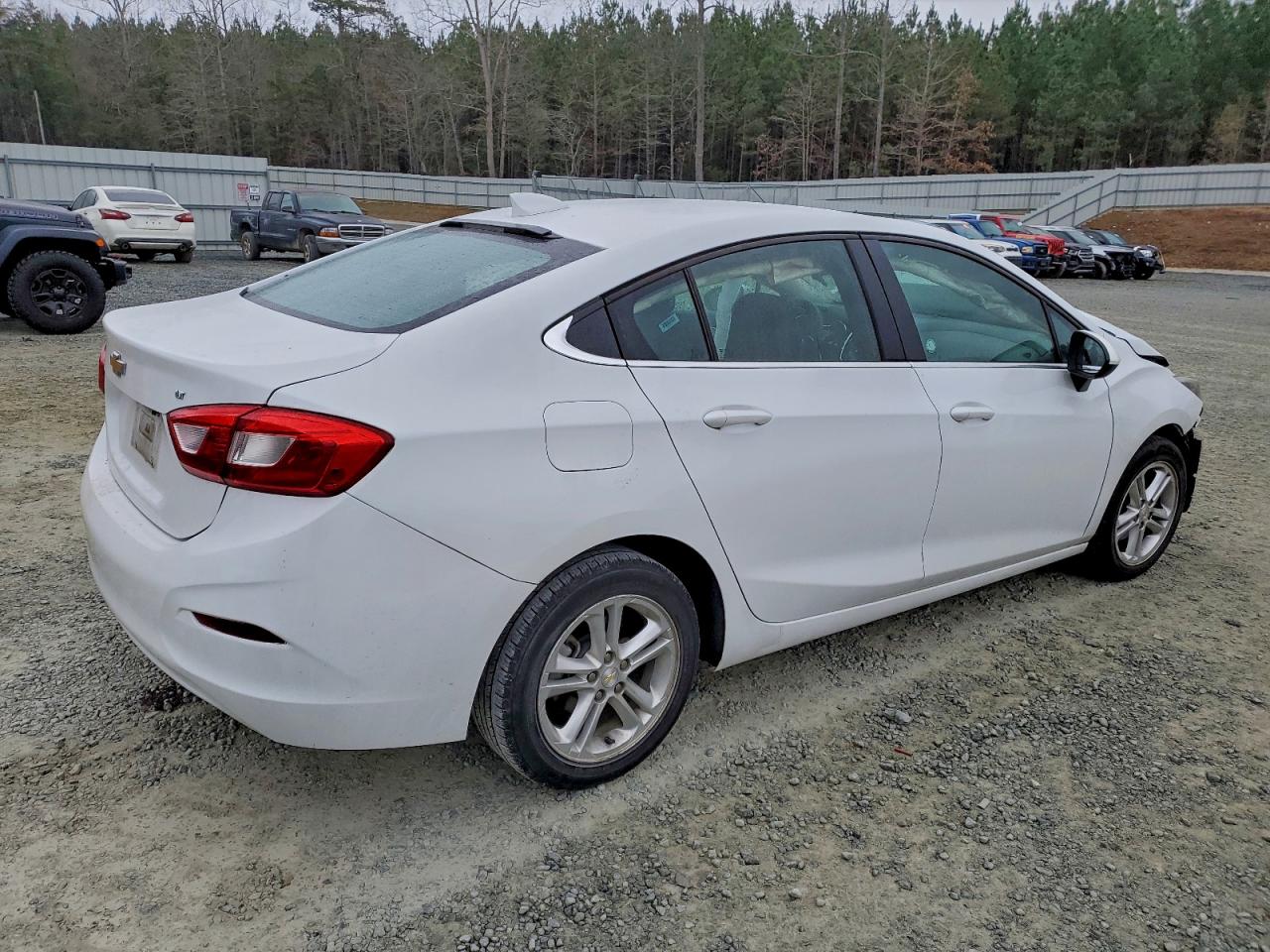 2017 CHEVROLET CRUZE LT photo 3