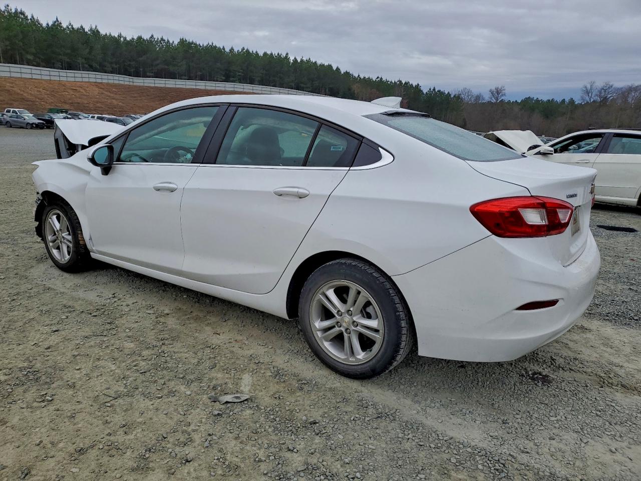 2017 CHEVROLET CRUZE LT photo 2