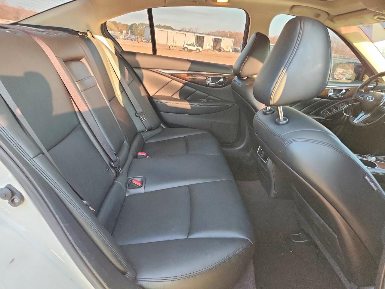 2018 INFINITI Q50 LUXE photo 10