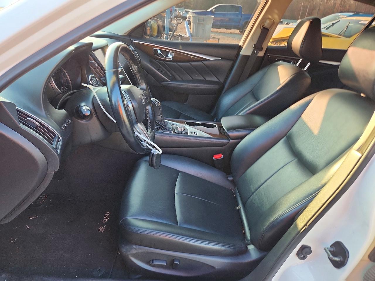 2018 INFINITI Q50 LUXE photo 7