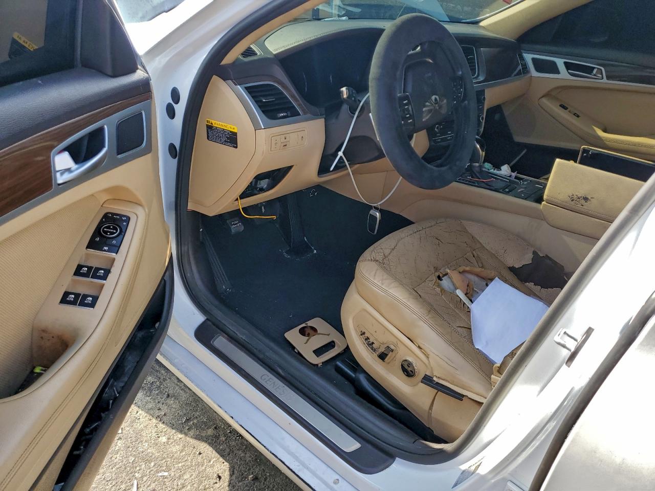 2015 HYUNDAI GENESIS 3.8L photo 8