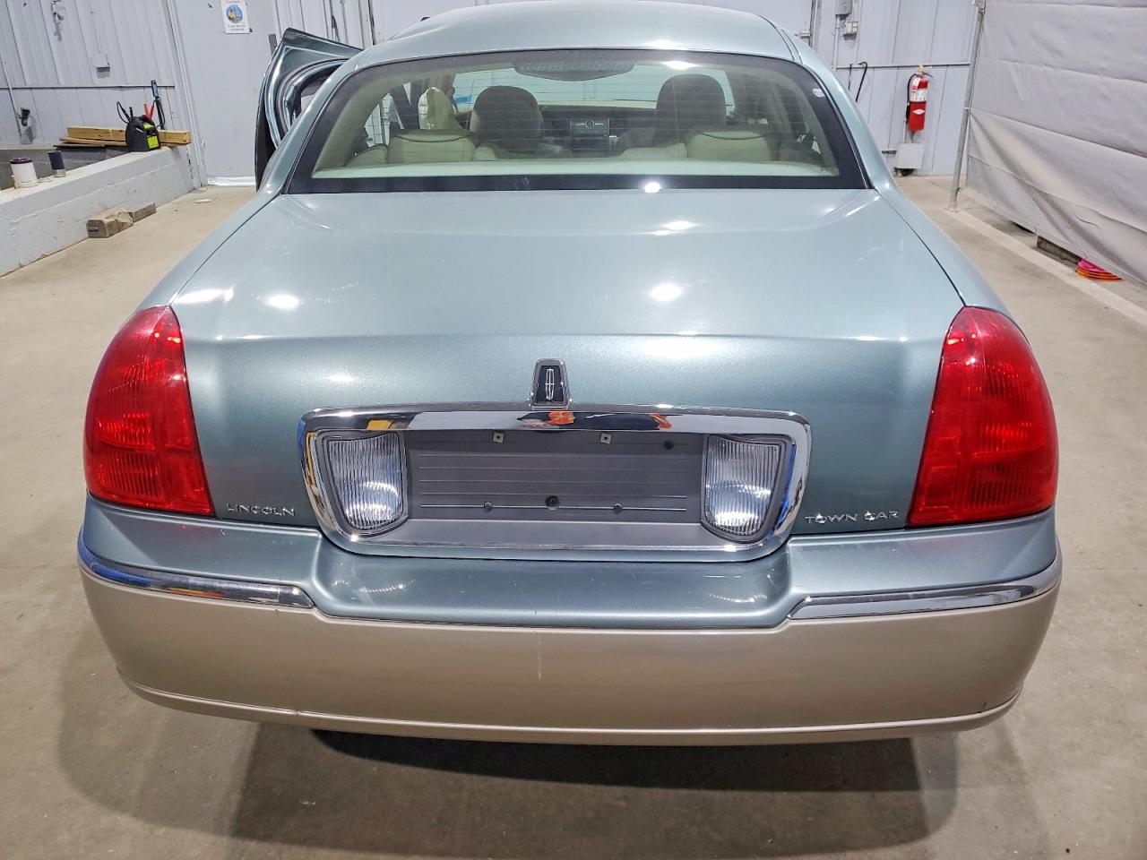 2006 LINCOLN TOWN CAR DESIGNER photo 6