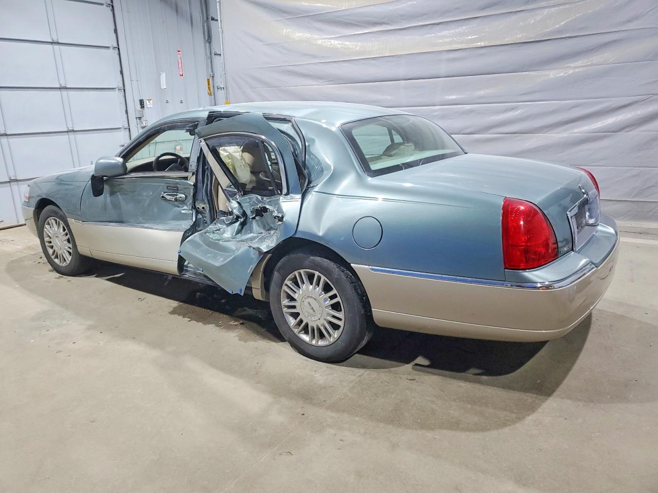 2006 LINCOLN TOWN CAR DESIGNER photo 2