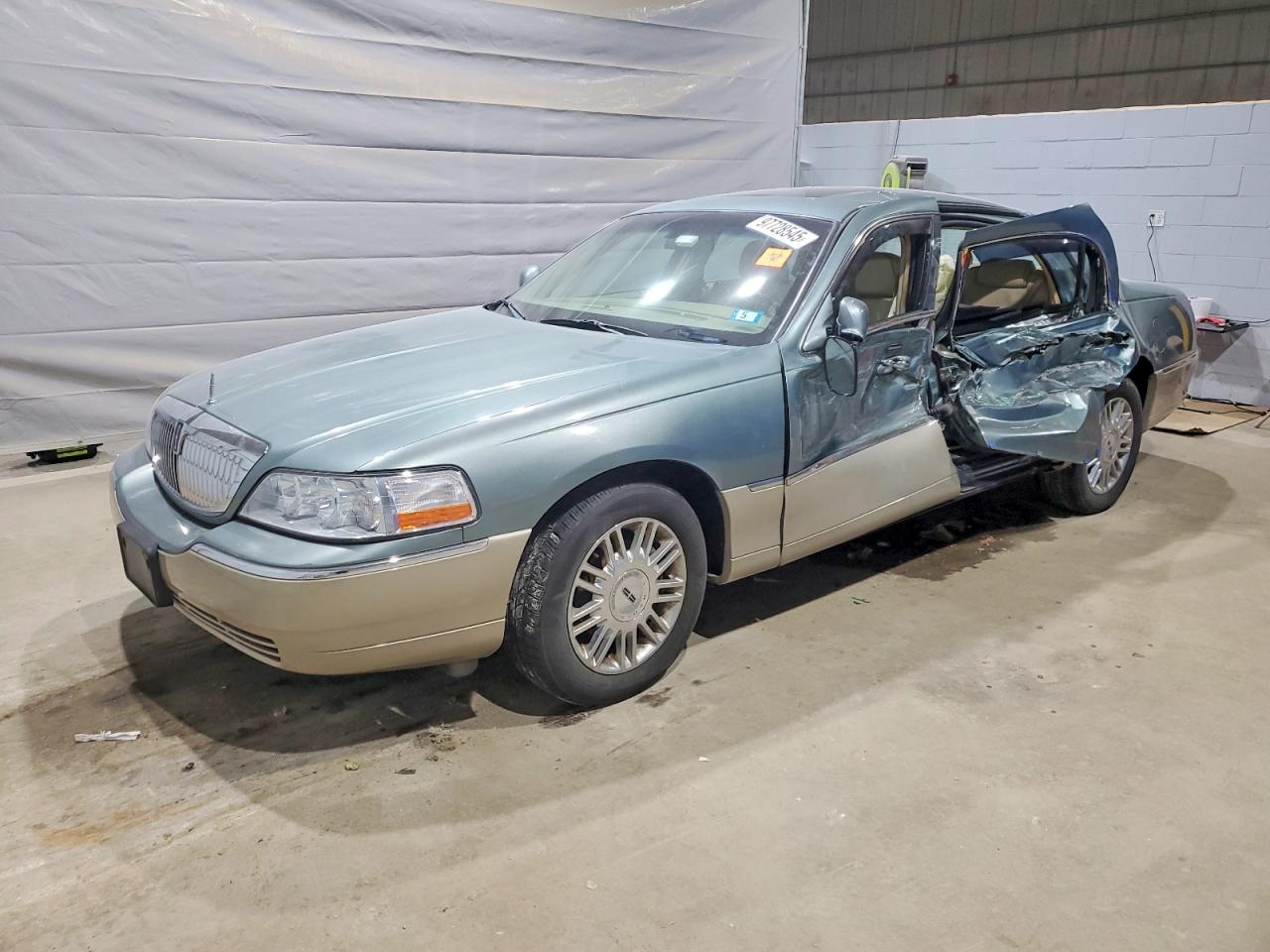 2006 LINCOLN TOWN CAR