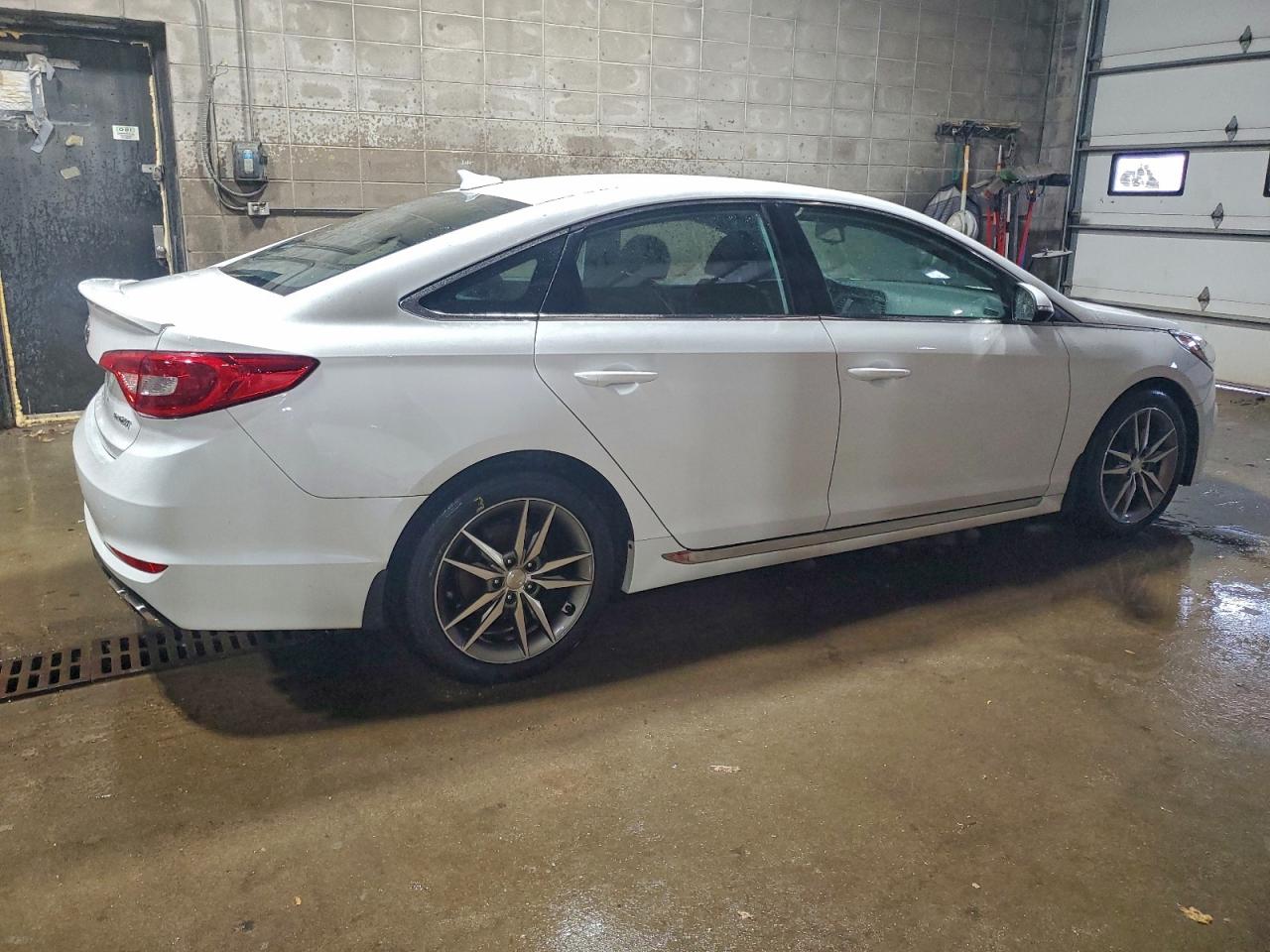 2017 HYUNDAI SONATA SPORT photo 3