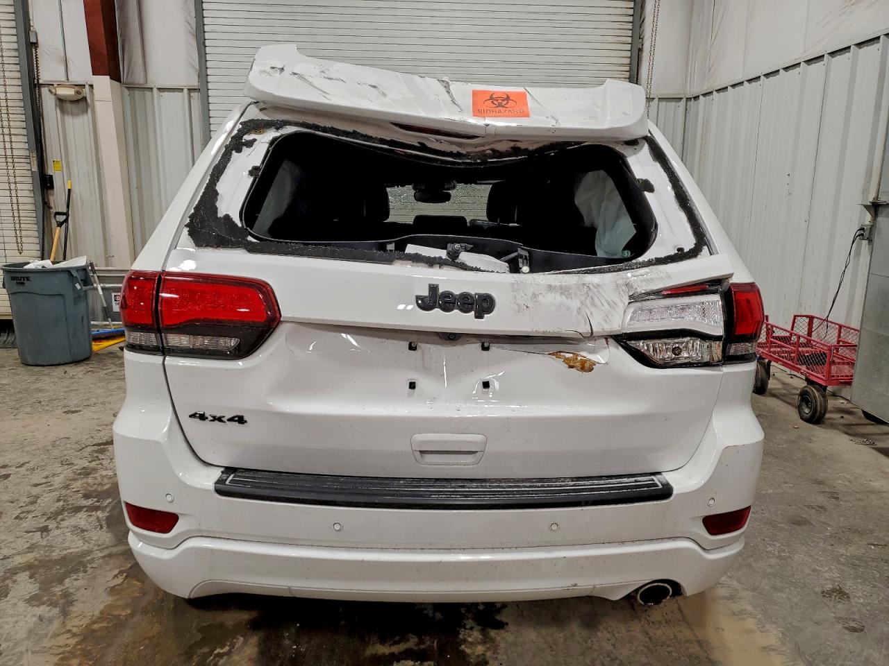 2020 JEEP GRAND CHEROKEE LAREDO photo 6
