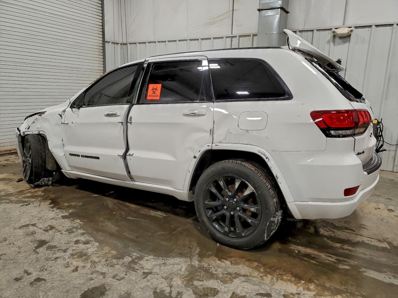 2020 JEEP GRAND CHEROKEE LAREDO photo 2