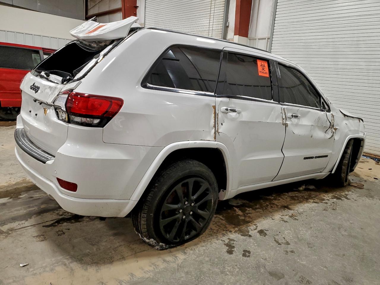 2020 JEEP GRAND CHEROKEE LAREDO photo 3