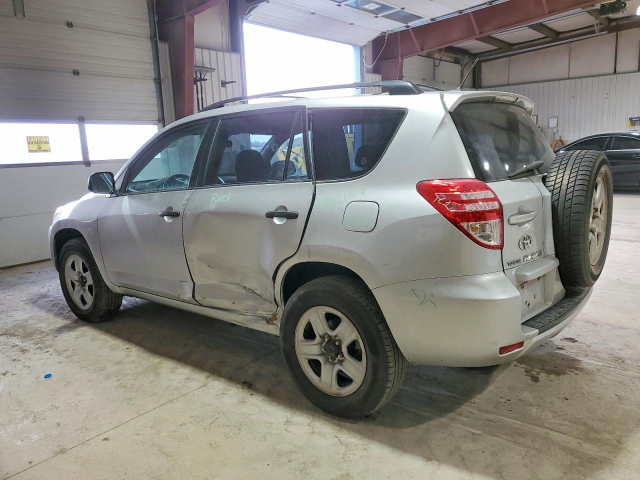 2009 TOYOTA RAV4 photo 2
