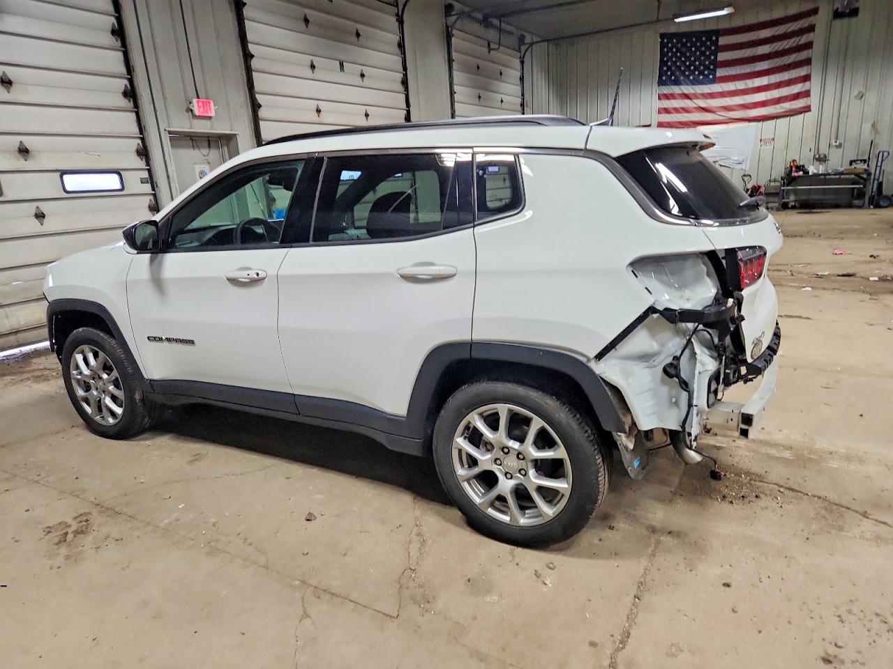 2024 JEEP COMPASS LATITUDE LUX photo 2