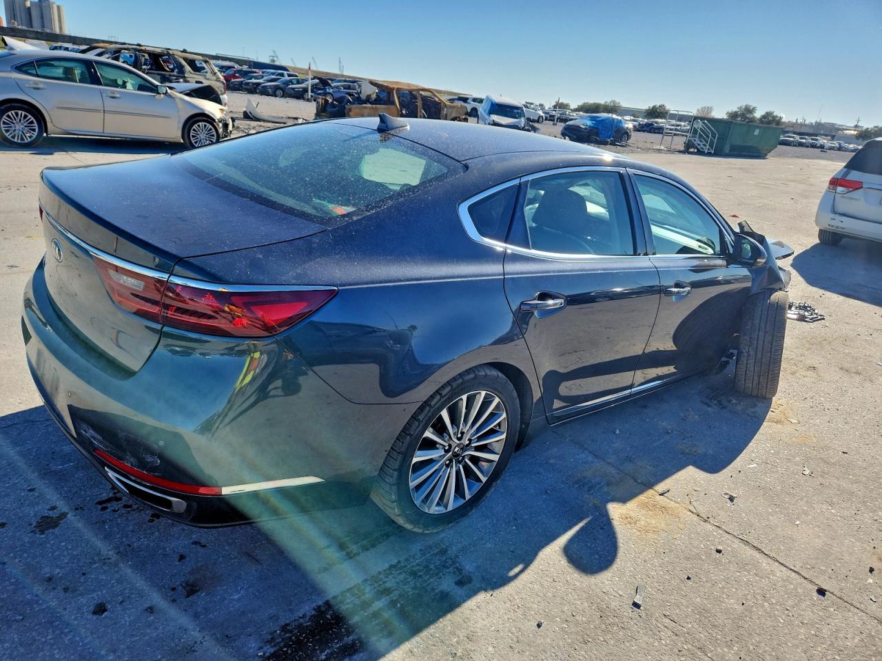 2019 KIA CADENZA PREMIUM photo 3