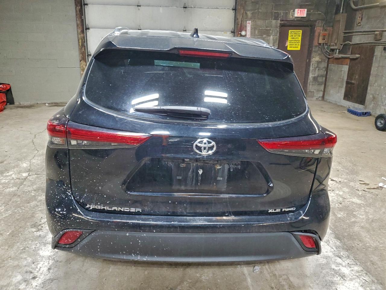 2021 TOYOTA HIGHLANDER XLE photo 6