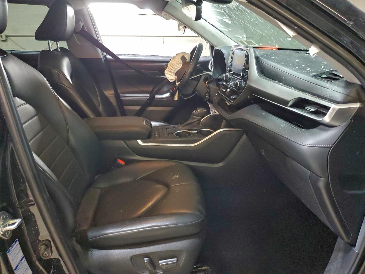 2021 TOYOTA HIGHLANDER XLE photo 7