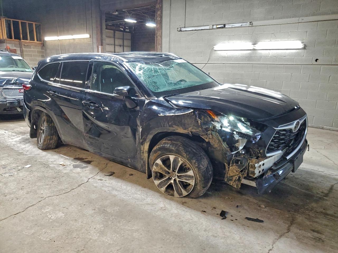 2021 TOYOTA HIGHLANDER XLE photo 4