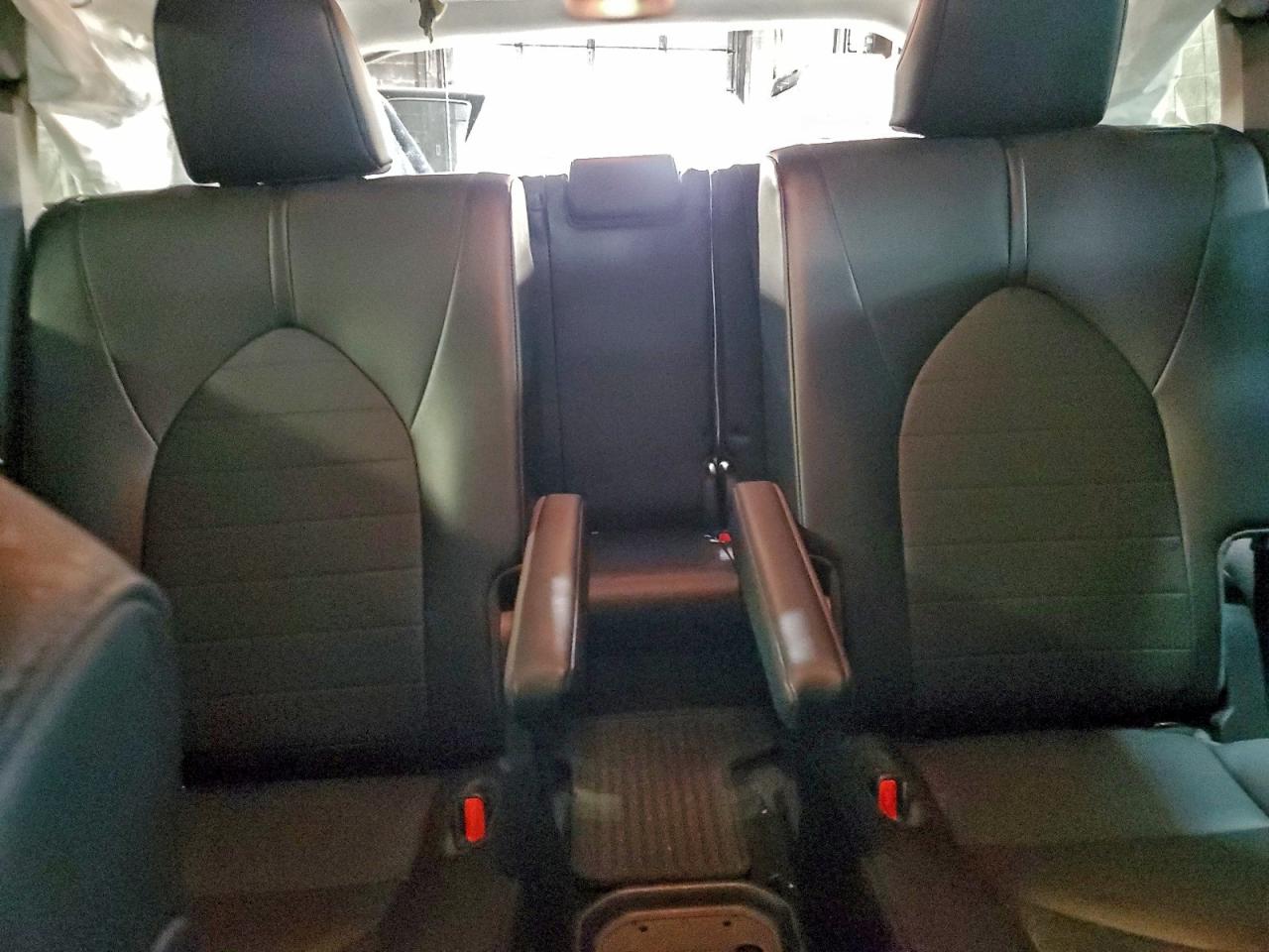 2021 TOYOTA HIGHLANDER XLE photo 10
