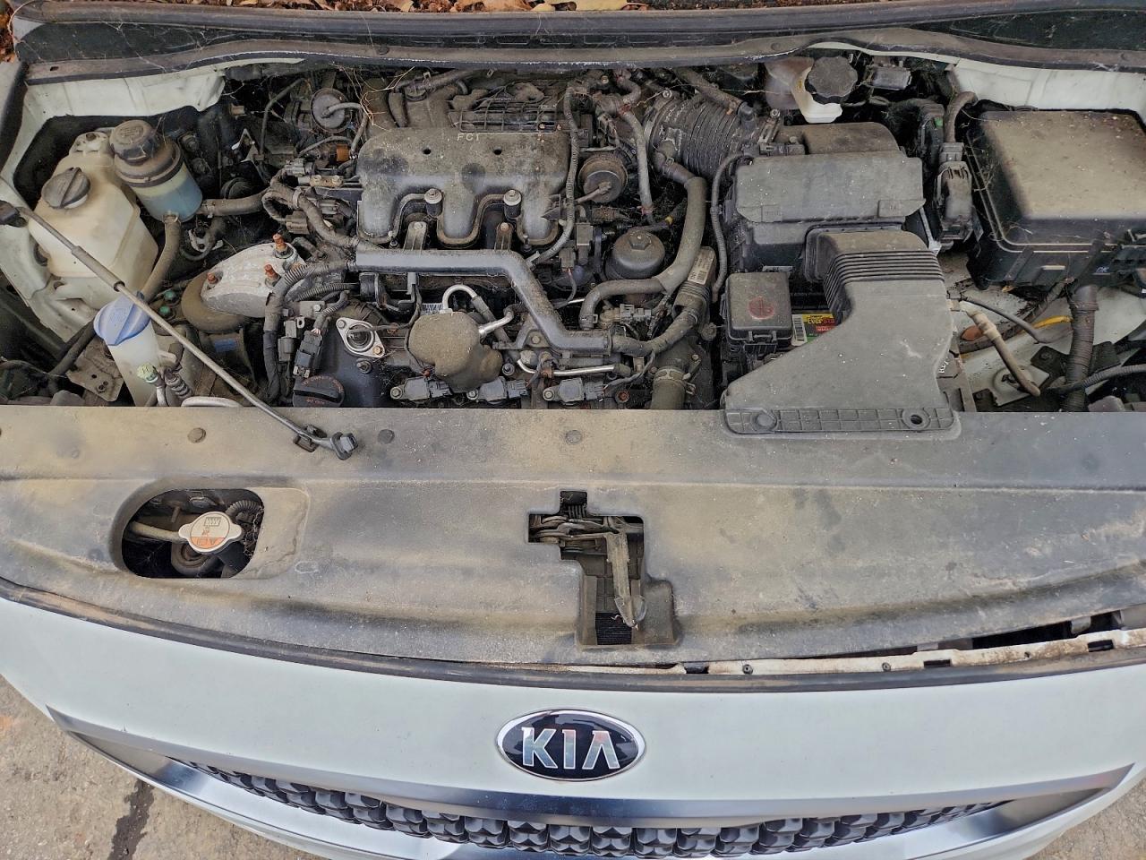 2016 KIA SEDONA LX photo 11