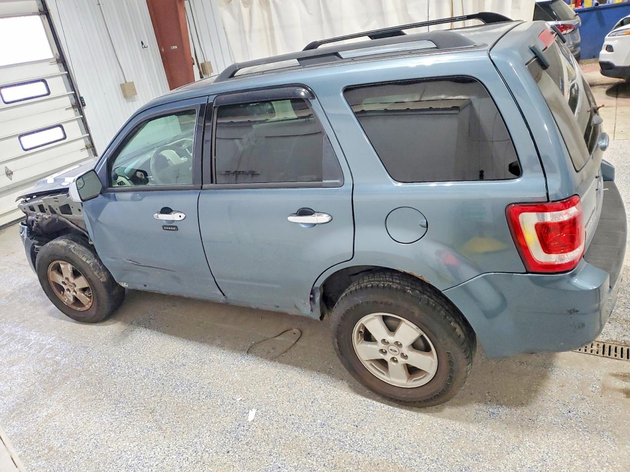 2012 FORD ESCAPE XLT photo 2