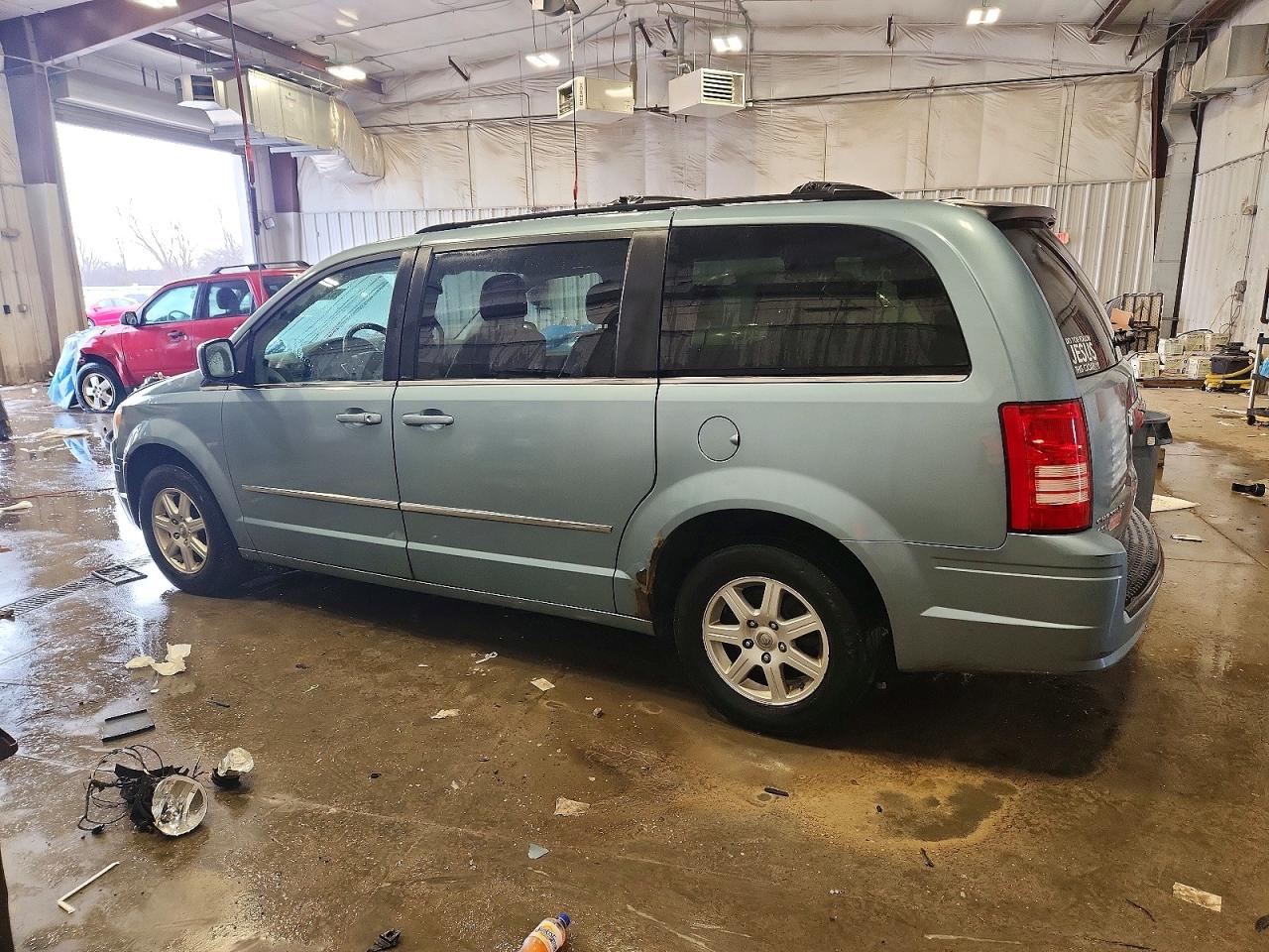 2010 CHRYSLER TOWN & COUNTRY TOURING PLUS photo 2