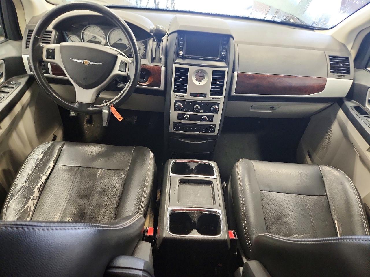 2010 CHRYSLER TOWN & COUNTRY TOURING PLUS photo 8