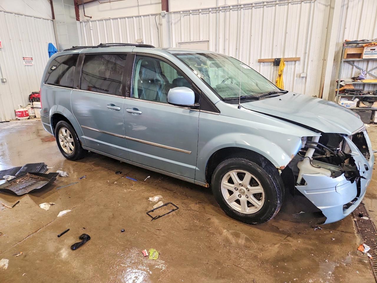2010 CHRYSLER TOWN & COUNTRY TOURING PLUS photo 4