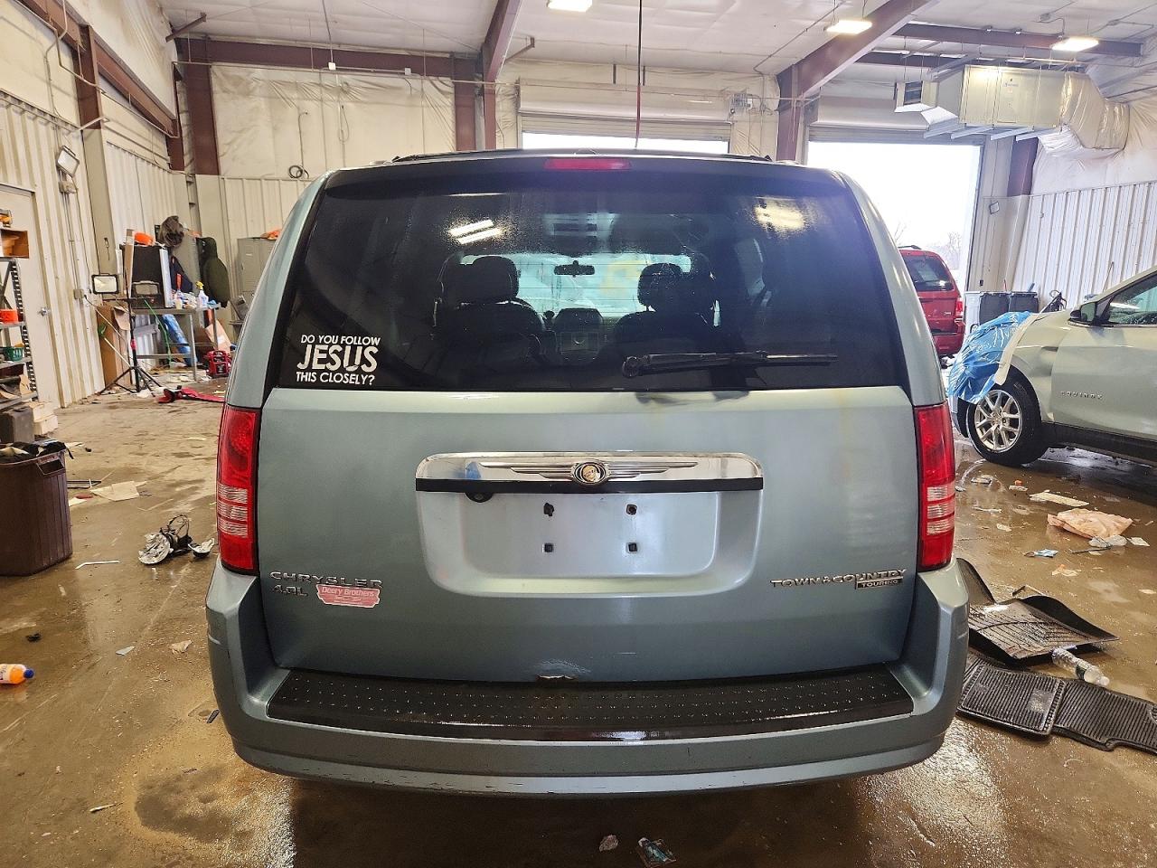 2010 CHRYSLER TOWN & COUNTRY TOURING PLUS photo 6