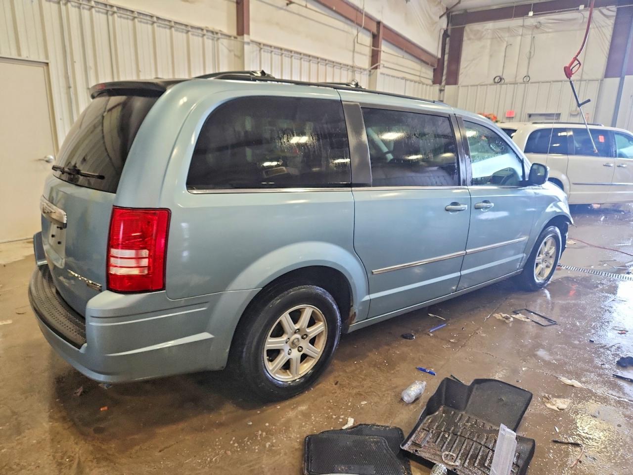 2010 CHRYSLER TOWN & COUNTRY TOURING PLUS photo 3