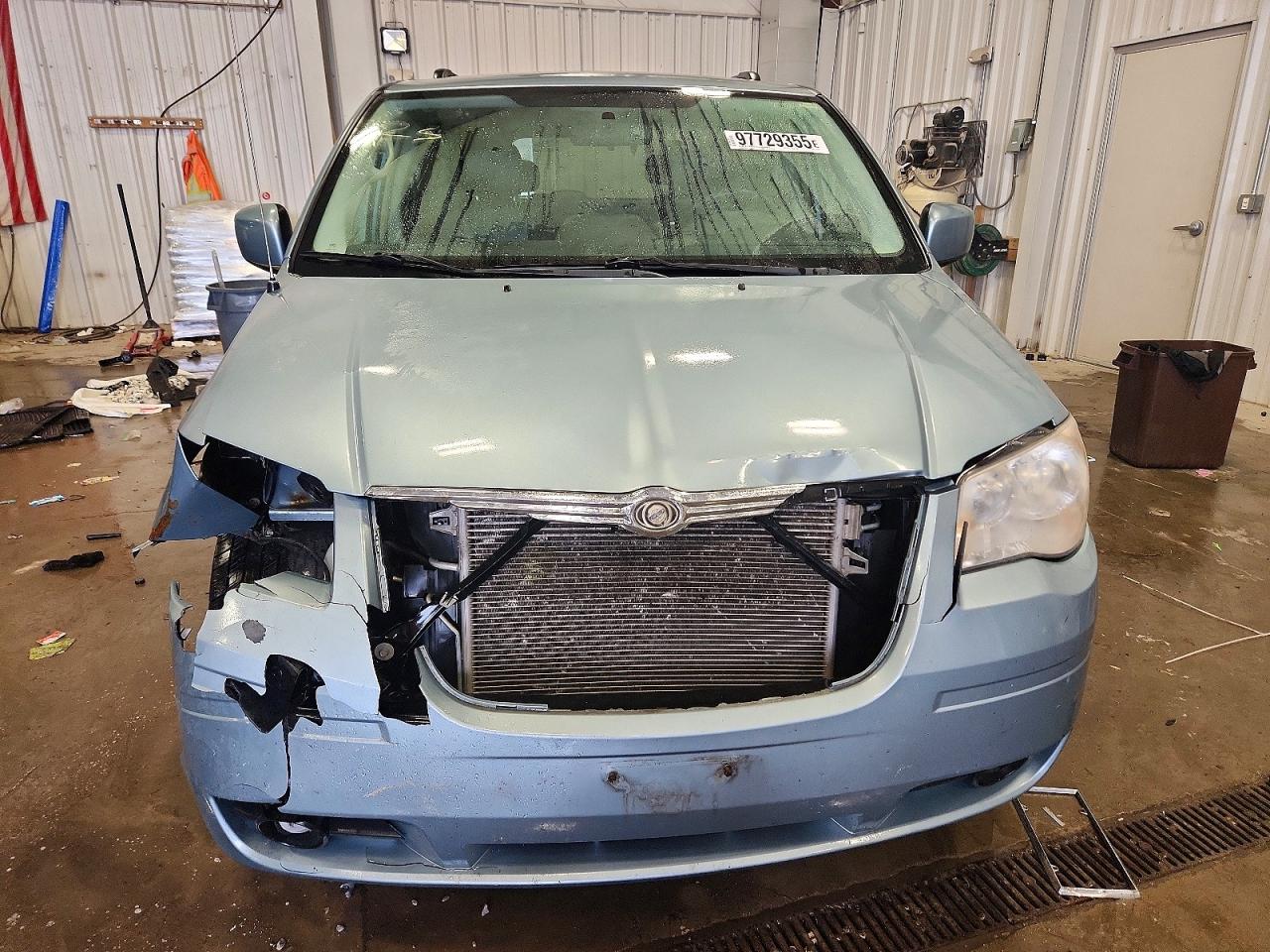 2010 CHRYSLER TOWN & COUNTRY TOURING PLUS photo 5