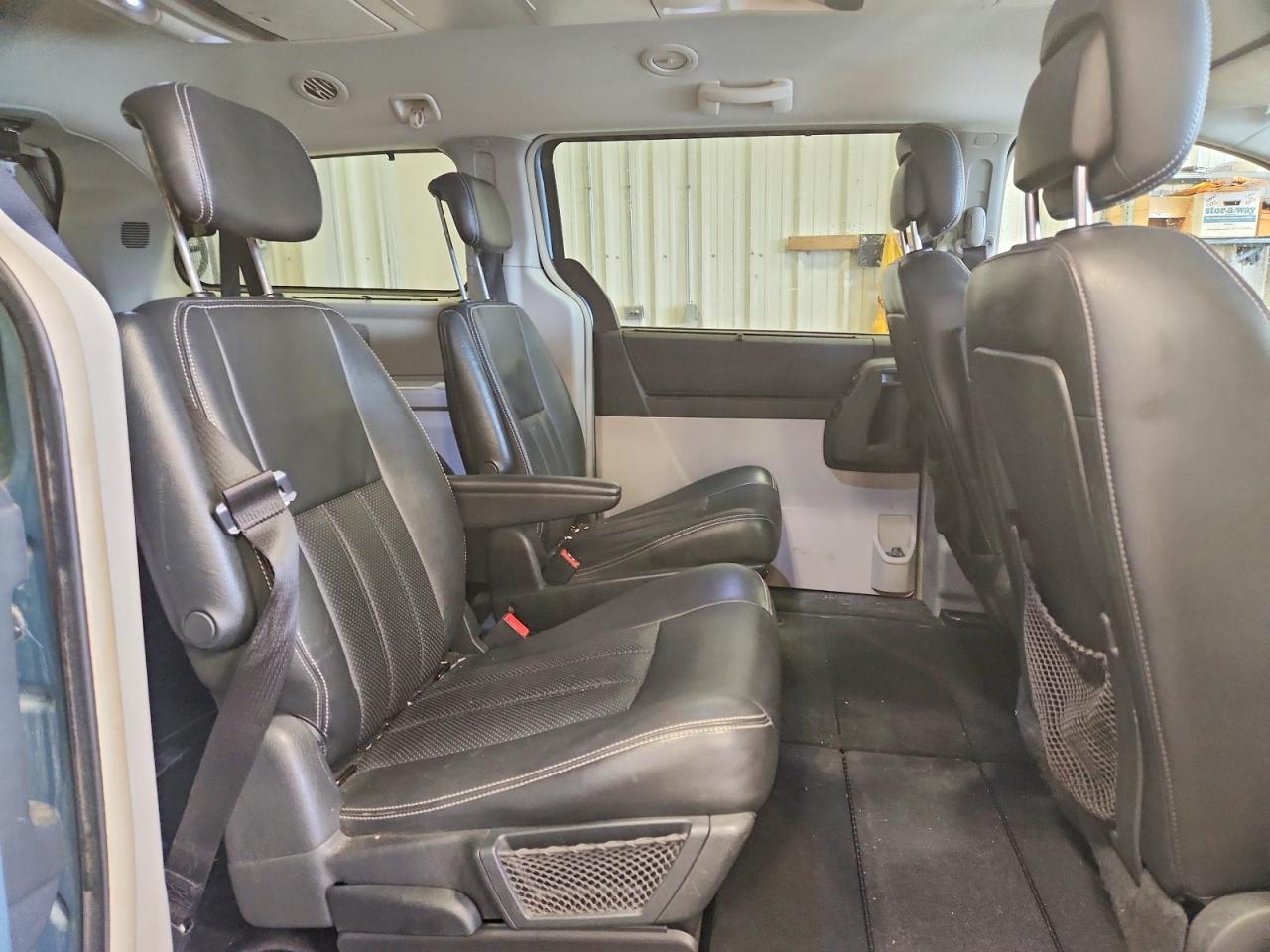 2010 CHRYSLER TOWN & COUNTRY TOURING PLUS photo 11