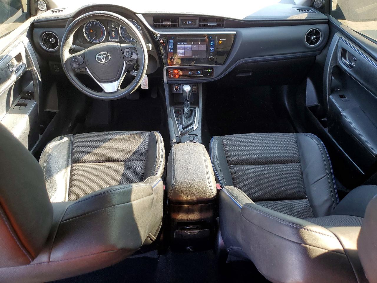 2017 TOYOTA COROLLA L photo 8