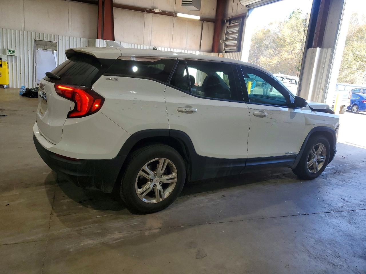 2019 GMC TERRAIN SLE photo 3