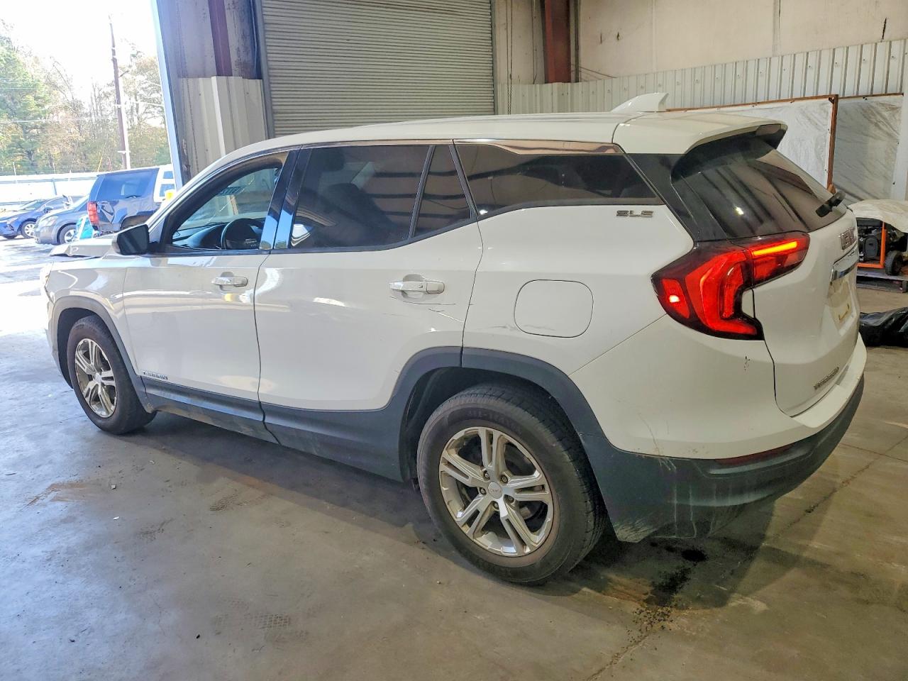 2019 GMC TERRAIN SLE photo 2