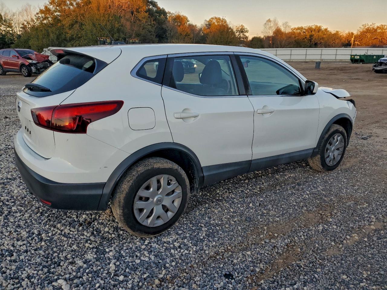 2018 NISSAN ROGUE SPORT S photo 3
