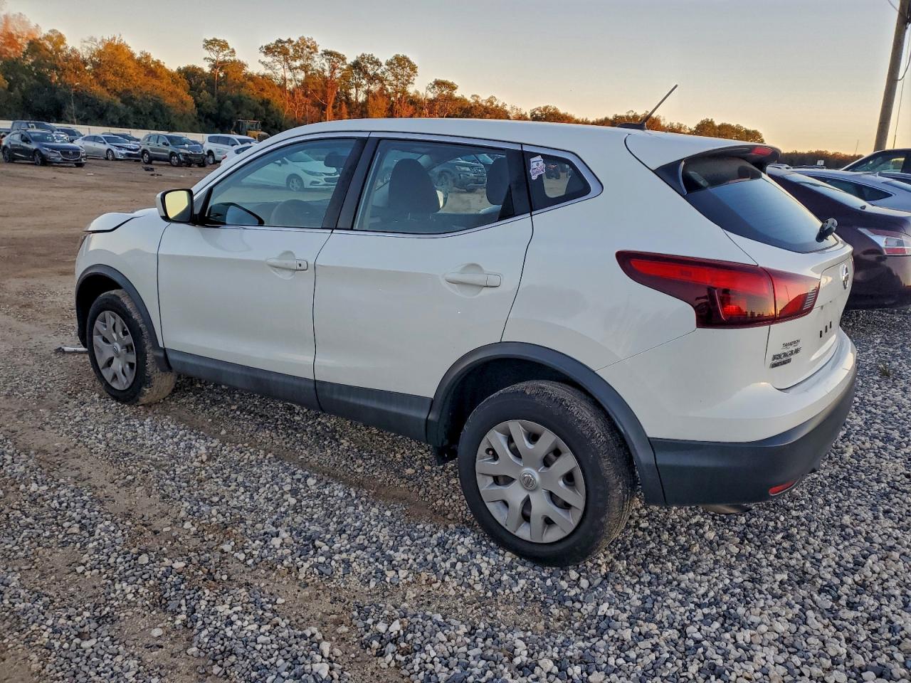 2018 NISSAN ROGUE SPORT S photo 2