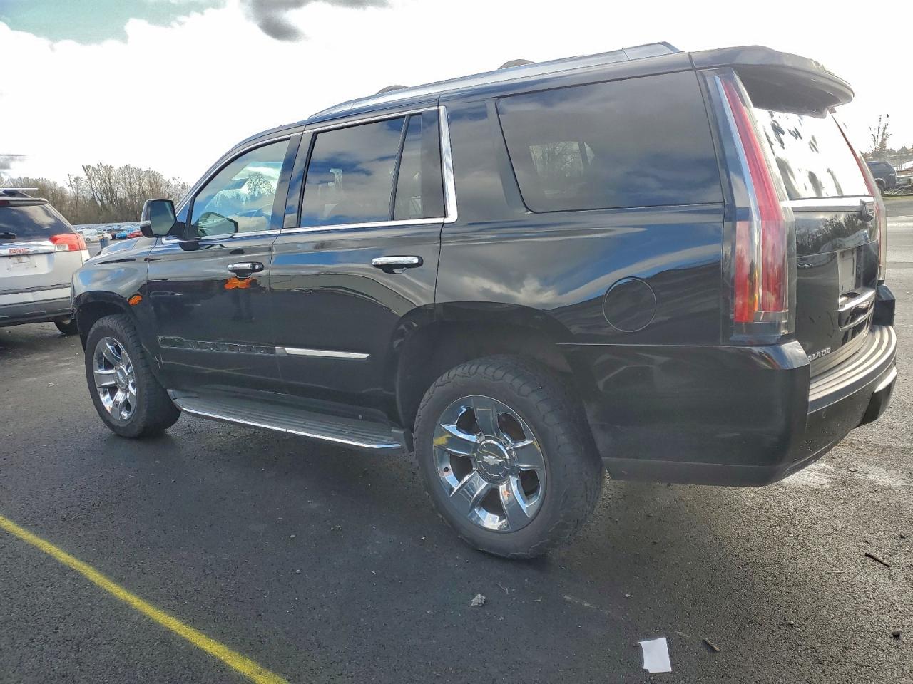 2015 CADILLAC ESCALADE LUXURY photo 2