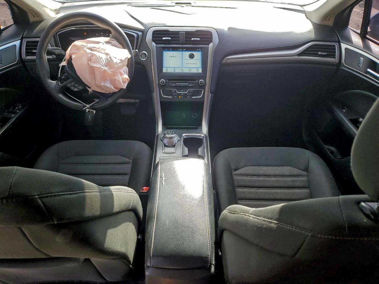 2017 FORD FUSION SE photo 8