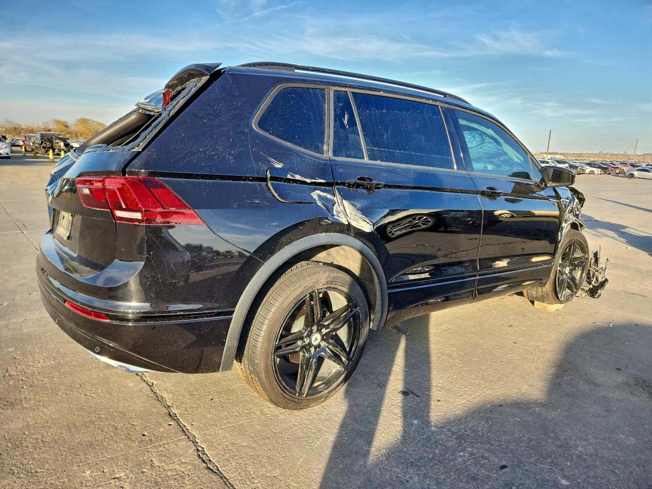 2021 VOLKSWAGEN TIGUAN SE photo 3