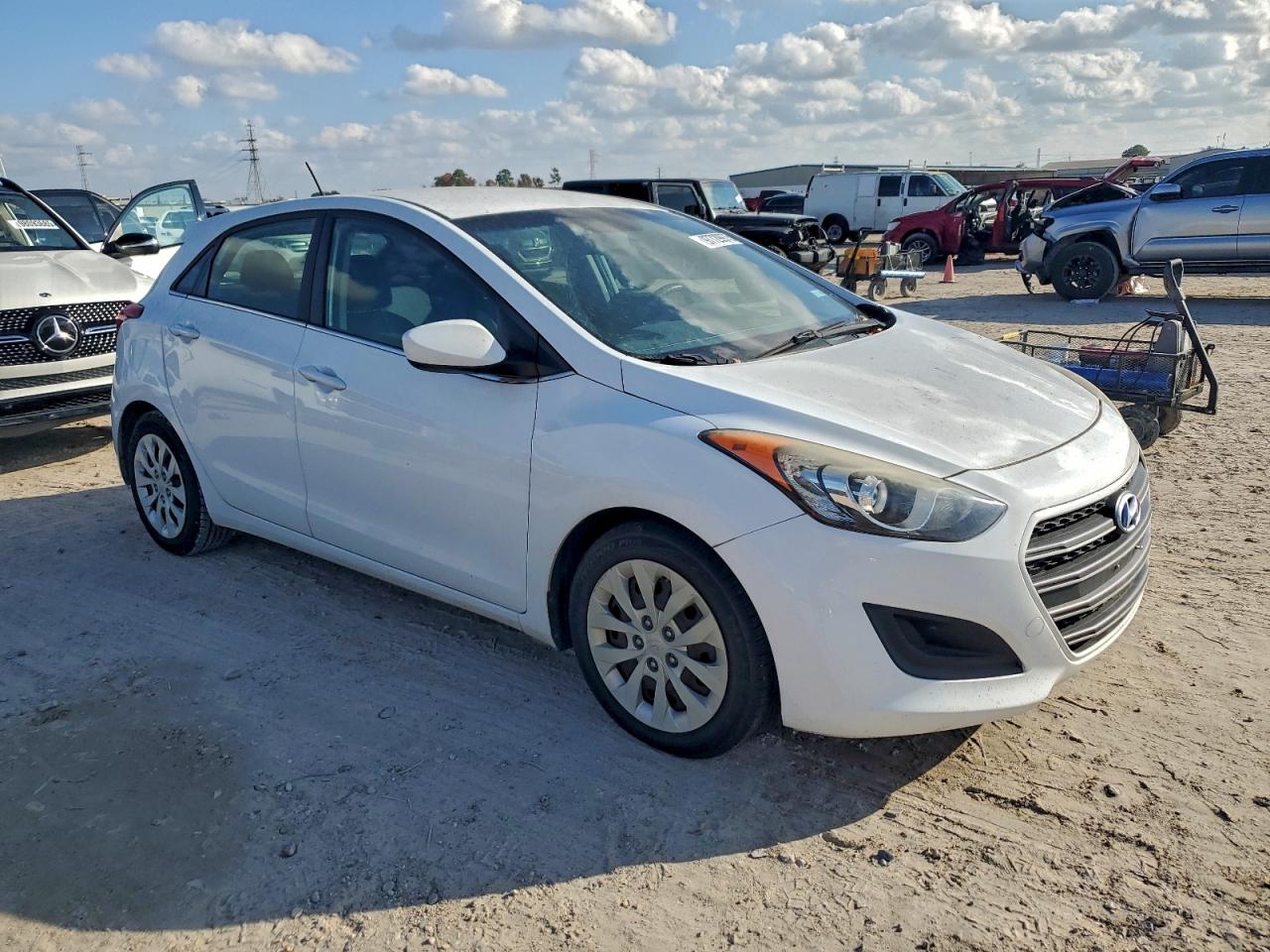 2016 HYUNDAI ELANTRA GT photo 4