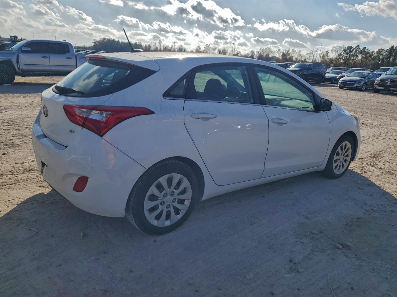2016 HYUNDAI ELANTRA GT photo 3