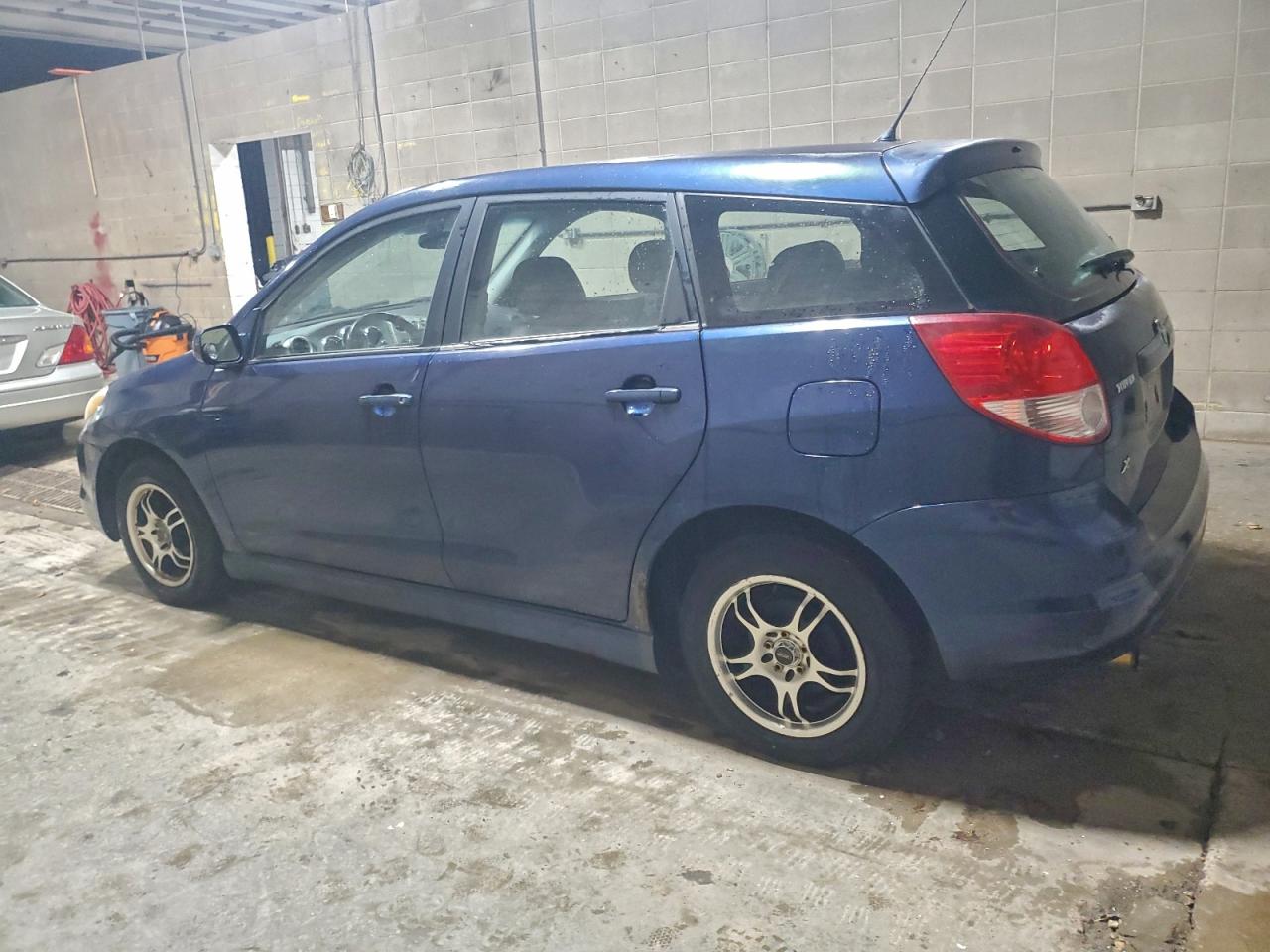 2003 TOYOTA COROLLA MATRIX XR photo 2