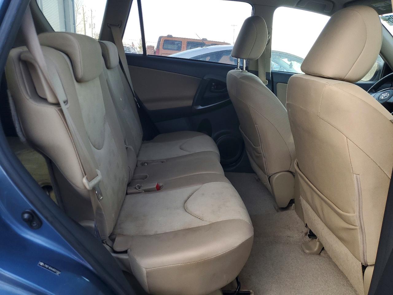 2010 TOYOTA RAV4 photo 11